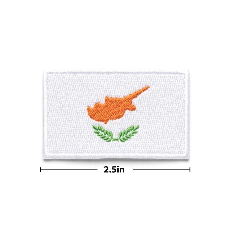 Puede incluir: Parche bordado con la bandera de Chipre. El parche rectangular es blanco con un mapa naranja de Chipre y dos ramas de olivo verdes. El parche mide 6,35 cm de ancho.