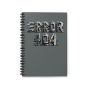 Può includere: Un quaderno grigio a spirale con la scritta "ERROR 404" in un design architettonico stilizzato. Il quaderno ha una copertina grigia e una rilegatura a spirale nera.