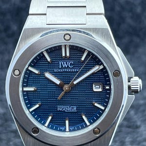 Relógio de pulso masculino vintage IWC Schaffausen INGENIEUR com movimento automático, mostrador azul, data e funcionamento, caixa e pulseira em aço inoxidável.