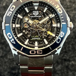 Relógio de pulso masculino vintage TAG Heuer Kenneth Cole automático com mostrador cinza e bisel giratório.