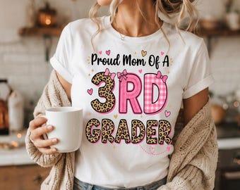 Orgullosa mamá de un alumno de tercer grado PNG, lazo de leopardo SVG, sublimación de regreso a clases, archivo de diseño digital para mamá de tercer grado