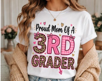 Orgullosa mamá de un alumno de tercer grado PNG, lazo de leopardo SVG, sublimación de regreso a clases, archivo de diseño digital para mamá de tercer grado
