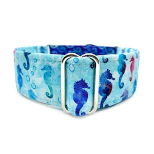 Bali Seepferdchen Martingale ODER Hundehalsband mit seitlicher Schnalle - schmal bis breit Blau und Lila Batik Ocean Waves Fabric Wrapped Pet Collar