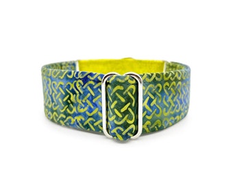 Martingala de oro celta o collar de perro con hebilla de liberación lateral - Citron Green Celtic Weave St. Patrick's Day Batik Fabric Wrapped Pet Collar