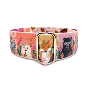 Obroża dla psa Storybook Woodland Martingale lub z klamrą z boku - 2,5 cm lub 3,8 cm, z motywem różowych wiosennych kwiatów, niedźwiedzia, lisa i sowy, dla dziewczynek