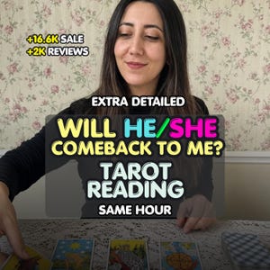 Op de afbeelding: Een tarot-leesservice met tekstoverlays die +16.6K SALE +2K REVIEWS, EXTRA DETAILED, WILL HE/SHE COMEBACK TO ME? TAROT READING en SAME HOUR weergeven. Verschillende tarotkaarten liggen op een tafel met een stapel kaarten ernaast.