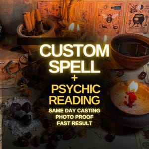 Op de afbeelding: Een afbeelding met een mystiek thema met kaarsen, tarotkaarten en diverse rituele items. De tekst "CUSTOM SPELL + PSYCHIC READING" is prominent aanwezig. Andere tekst luidt "SAME DAY CASTING, PHOTO PROOF, FAST RESULT."