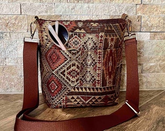 Cerro Crossbody tapestry bag