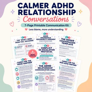Op de afbeelding: Een 7-pagina tellende printbare communicatiekit getiteld Calmer ADHD Relationship Conversations. De pagina's bevatten donkerblauwe tekst, roze en blauwe accenten en hartpictogrammen. Inclusief werkbladen en kaarten voor partners.