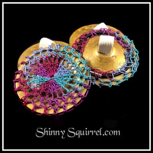 Virkade Zill-överdrag med bärmönster: turkos, lila, hallonfärgade fingercymbaldämpare (set om 2)