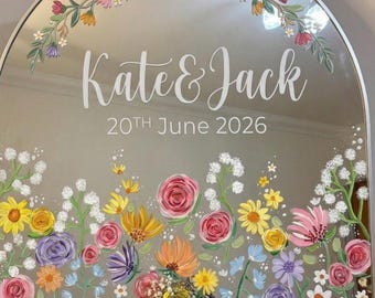 Espejo de bienvenida para bodas con diseño floral personalizado: Novios pintados a mano