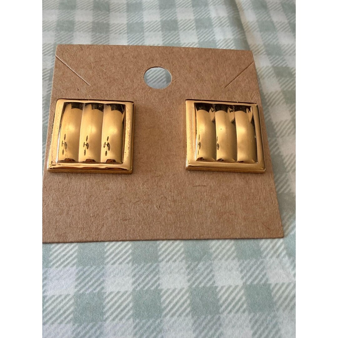 Square Ribbed Earrings Gold-tone Ribbed Square Pierced Earrings 3/4