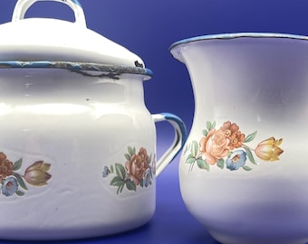 Zestaw do cukru i śmietanki Cinsa z emalii w stylu vintage, meksykański peltre, biały i niebieski, kwiatowy
