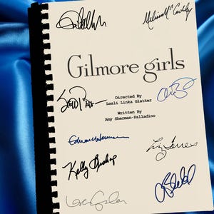 Gilmore Girls: Pilot | TV Script | Signatures | Lauren Graham | Alexis Bledel | Melissa McCarthy | Keiko Agena | Yanic Truesdale | Sean Gunn