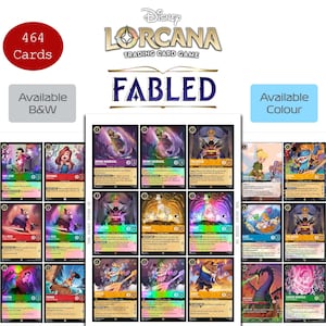 Puede incluir: Una colección de cartas coleccionables Disney Lorcana con un total de 464 cartas. La imagen muestra varias cartas de personajes con ilustraciones coloridas, texto y estadísticas de juego. Disponible en blanco y negro o a todo color.