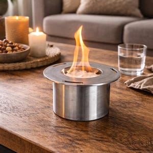 Op de afbeelding: Een set van drie keramische mokken met een gespikkelde, matte afwerking. De mokken zijn in tinten crème, lichtgrijs en donkergrijs. Elke mok heeft een eenvoudig, minimalistisch ontwerp, perfect voor koffie of thee.