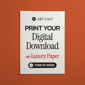 Puede incluir: Un letrero rectangular blanco con texto en negro y rojo que dice ART SALT, PRINT YOUR Digital Download on Luxury Paper, y un botón negro con una flecha blanca y el texto TONS OF SIZES. El letrero está centrado sobre un fondo naranja sólido.
