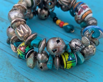 Pulsera de cuentas, turquesa, pulsera de alambre, pintada a mano, cuentas de arcilla, boho, años 70, vintage, suroeste