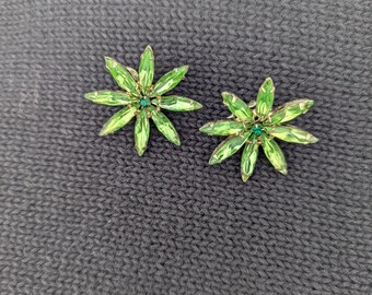 Pendientes, diamantes de imitación, lima, verde, esmeralda, Navette, de clip, Julianna, D & E, década de 1960