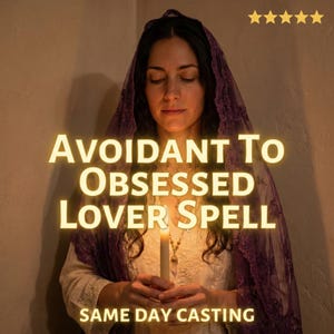 Puede incluir: Una mujer con cabello oscuro y un velo morado sostiene una vela encendida. El texto "Avoidant To Obsessed Lover Spell" se muestra en letras grandes y brillantes. También es visible la frase "Same Day Casting".