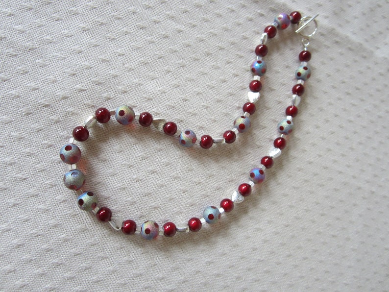 Cranberry Beaded Necklace With Silver Hearts image 1