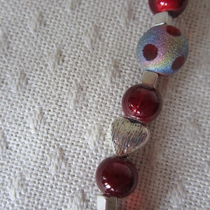 Cranberry Beaded Necklace With Silver Hearts image 3