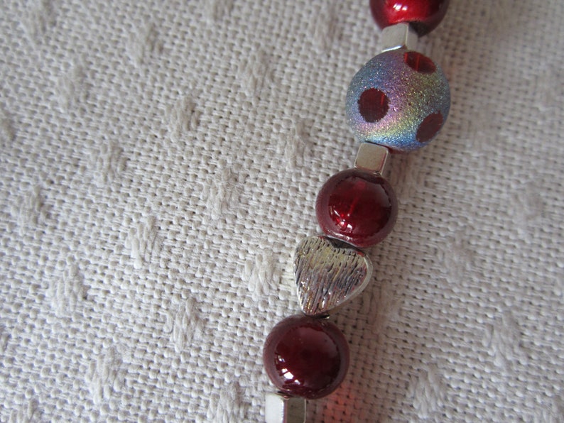 Cranberry Beaded Necklace With Silver Hearts image 3