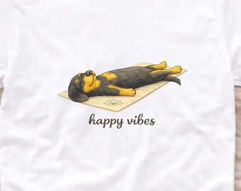Dackel Yoga Shirt Happy Vibes – lustiges Hundeshirt für Yogafans