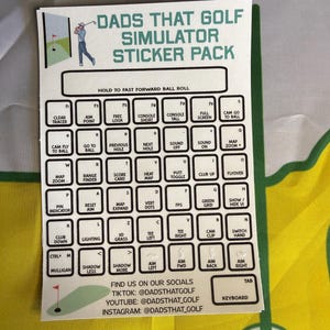 Könnte beinhalten: Ein weißes Aufkleberpaket für die Verwendung mit einem Golfsimulator. Der Aufkleber zeigt ein Tastaturlayout mit verschiedenen Funktionstasten und Beschriftungen wie "Clear Tracer", "Aim Point" und "Club Up". Der Text "Dads That Golf Simulator Sticker Pack" steht oben.