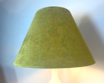 柔らかなグリーンのベルベット素材のランプシェード。滑らかなマット仕上げ。｜イタリア製ハンドメイド