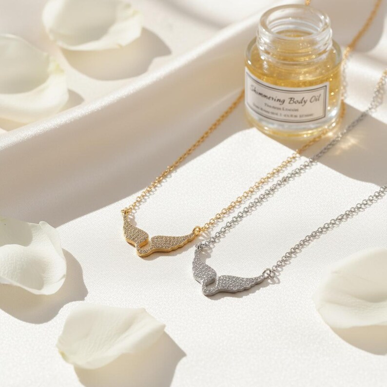 Elegant änglavingshalsband | Glittrande kristallhänge för kvinnor | Skyddsängelsmycken, present till henne bild 9