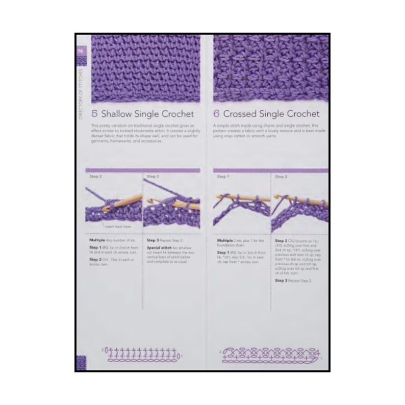 Op de afbeelding: Een pagina uit een haakinstructieboek met paarse garenstalen en diagrammen voor 5 Shallow Single Crochet en 6 Crossed Single Crochet steken. De tekst bevat stapsgewijze instructies, stekenveelvouden en visuele handleidingen.