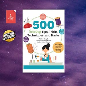 以下が含まれることがあります： アシュリー・ハフ著『500 Sewing Tips, Tricks, Techniques, and Hacks』のブックカバー。表紙には、ミシン、糸巻き、ハート型のピンクッション、そしてミシンで縫い物をする人物のイラストが描かれています。専門家の資格に関するテキストも含まれています。