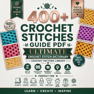 Peut inclure: Un guide numérique intitulé 400+ Crochet Stitches Guide PDF Ultimate Crochet Stitch Dictionary. Le visuel présente du texte en or rose, des bannières vert foncé et des icônes de techniques de crochet, avec des échantillons de laine turquoise, rose et jaune.