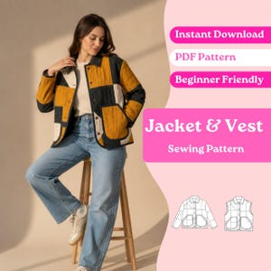 Pode incluir: Uma jaqueta acolchoada com um padrão de blocos de cores em painéis amarelo mostarda, cinza carvão e creme. A jaqueta tem fecho frontal de botões, gola e dois bolsos grandes. O texto à direita diz: Instant Download, PDF Pattern, Beginner Friendly, Jacket & Vest Sewing Pattern, com desenhos de linha da jaqueta e do colete.