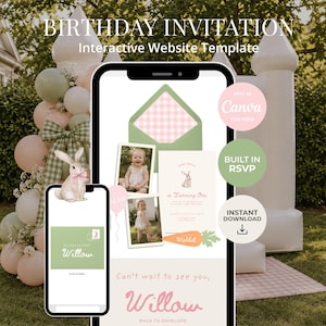 Pode incluir: Um modelo de site para convite de aniversário com tema de coelhinho. O design inclui um envelope verde com forro xadrez rosa, duas fotos de uma criança e o texto "Willow is turning one" e "Can't wait to see you".