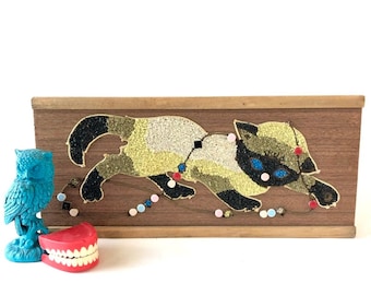 Vintage 50s SIAMESE CAT Gravel ART wall hanging kitten pebble string mid century modern retro home decor kitsch mosaic 60s mod kitty on wood