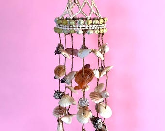 Móbile de vime vintage exclusivo com conchas do mar de 48 cm (19") para pendurar, estilo boho, praia, retrô, anos 70, para decoração de casa.