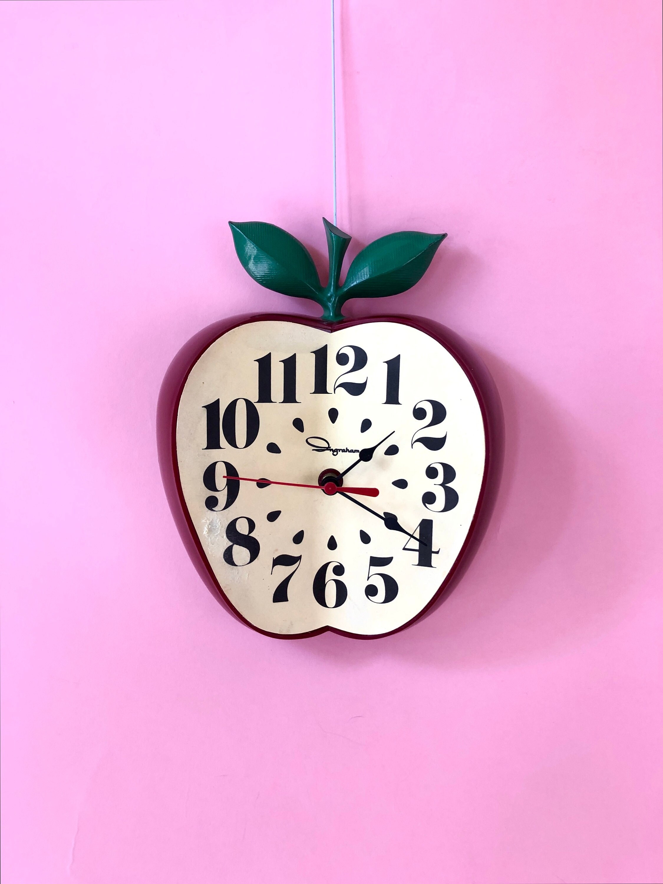 Vintage Ingraham APPLE CLOCK Wall Hanging Retro Home Decor 80s 90s