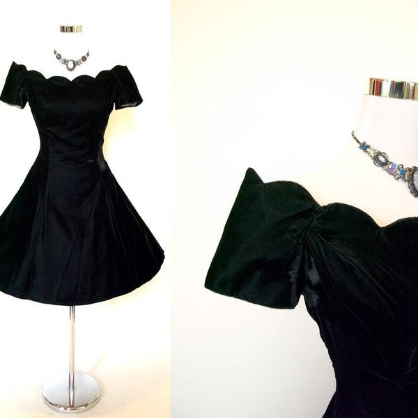 Vintage 80s flirty velvet off the shoulder Little Black Party DRESS size M