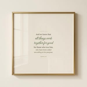 Romans 8:28 farmhouse scripture wall art print featuring All Things Work Together for Good bible verse in elegant calligraphy script and warm sage green tones on linen textured background. Christian home decor printable with laurel wreath motif, perfect as baptism gift, housewarming gift, or bedroom wall art. Digital download, high resolution 300 DPI.