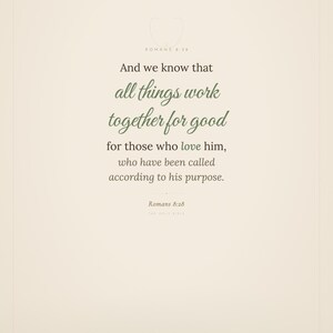 Romans 8:28 farmhouse scripture wall art print featuring All Things Work Together for Good bible verse in elegant calligraphy script and warm sage green tones on linen textured background. Christian home decor printable with laurel wreath motif, perfect as baptism gift, housewarming gift, or bedroom wall art. Digital download, high resolution 300 DPI.
