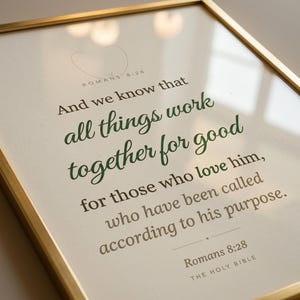 Romans 8:28 farmhouse scripture wall art print featuring All Things Work Together for Good bible verse in elegant calligraphy script and warm sage green tones on linen textured background. Christian home decor printable with laurel wreath motif, perfect as baptism gift, housewarming gift, or bedroom wall art. Digital download, high resolution 300 DPI.
