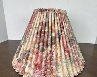 Vintage Croscill Home Cotswold Lampenschirm mit plissiertem Blumenstoff