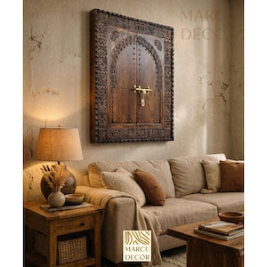 Op de afbeelding: Een set van drie keramische mokken met een gespikkelde, matte afwerking. De mokken zijn in crème, lichtgrijs en donkergrijs. Elke mok heeft een eenvoudig, minimalistisch ontwerp en een afgeronde handgreep.