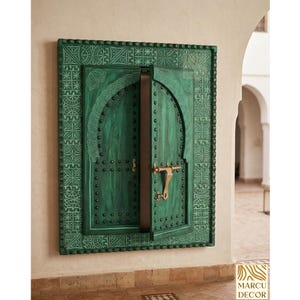 Porta in cedro intagliata a mano in stile marocchino con serratura in ottone / stile Marrakech