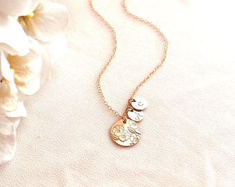 Family Birth Flower Necklace, Personalized Hand Stamped Flower Disc, Kids Birth Month Jewelry, Mother’s Day Gift for Mom