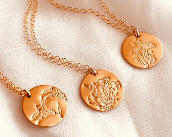 Dainty Birth Flower Necklace for Mom, Hand Stamped Birth Month Disc, Personalized Floral Necklace, Mother’s Day Gift