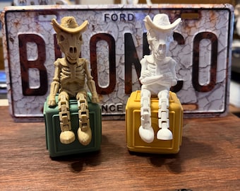 Bronco Skelton Cowboy Hat Horse Flexi Dash Buddy