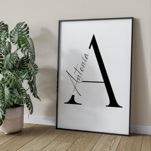 Könnte beinhalten: Rustikales Holzschild mit dem Text "Welcome to our home" in weißer Schrift. Das Schild hat eine Used-Optik und ein schlichtes, einladendes Design, perfekt für die Dekoration der Haustür.